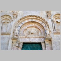 Duomo di Termoli, photo by Luca Aless on Wikipedia.jpg